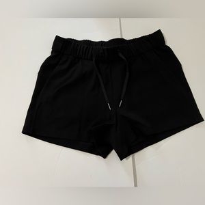 Lululemon On The Fly Short *Woven
*2.5"
Black
